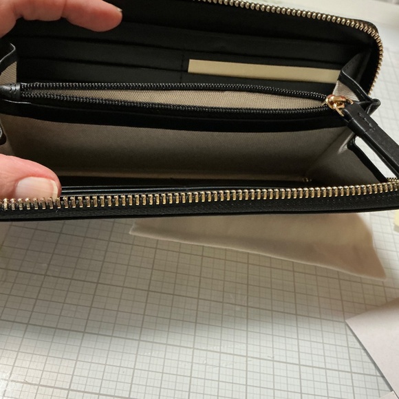 Radley London black dove zippy wallet - Picture 2 of 6